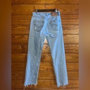 Light washed distressed Levi’s!